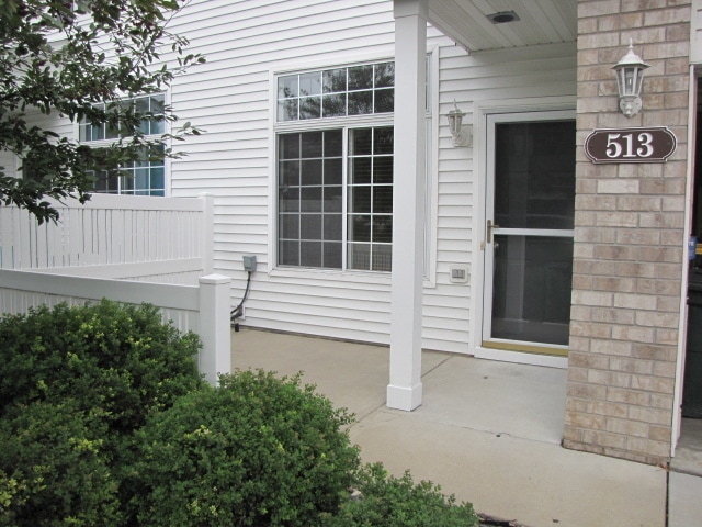 Building Photo - Townhome with Loft, Fireplace & Large Walk-In Closet. Trash and water included– Available May 1