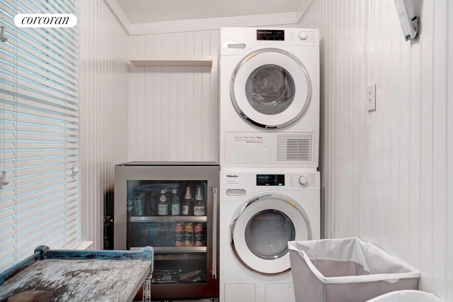 Building Photo - 255 N Main St