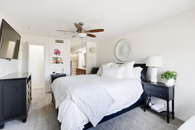 Building Photo - Steps from the Sand - Pacific Beach Townhome, Offered Fully or Partially Furnished