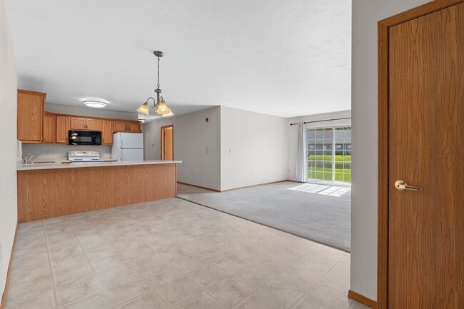Building Photo - 308-308 Golf View Rd