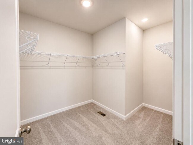Building Photo - 4930 MacDonough Pl