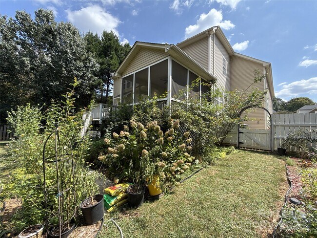 Building Photo - 8112 Calistoga Lane