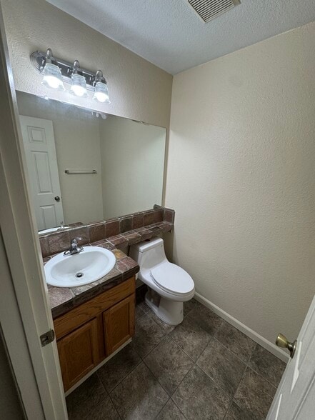 Half bath - downstairs - 5148 Keystone Ave