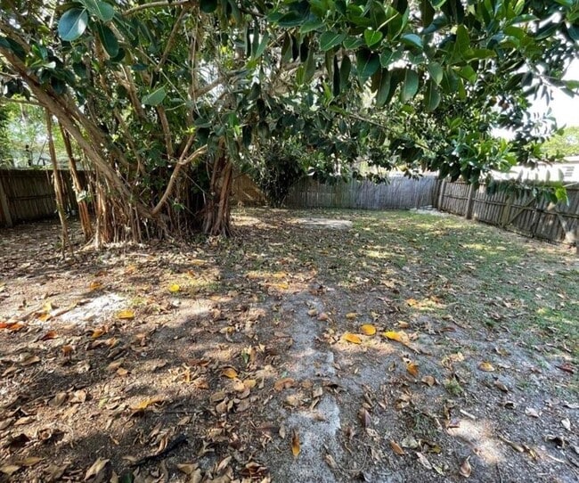 Building Photo - 3118 E 33rd Ave