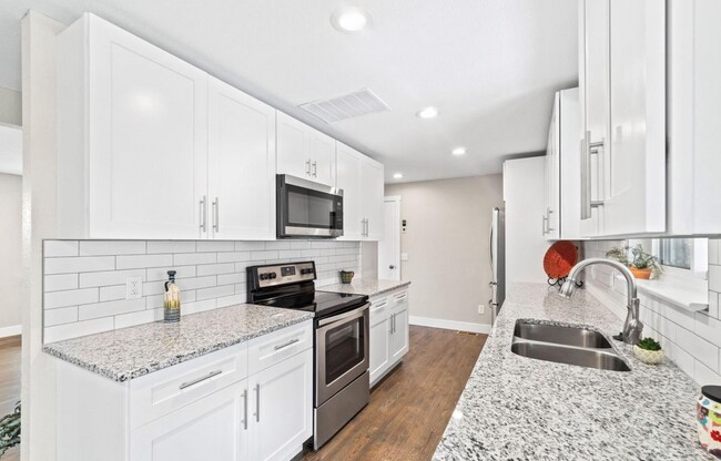 Building Photo - 89 W 81st Pl
