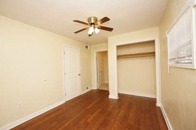 Building Photo - 503 McKinney St