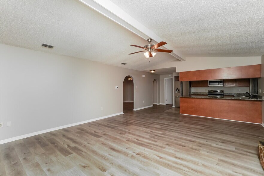 Building Photo - 13081 Hanley Dr
