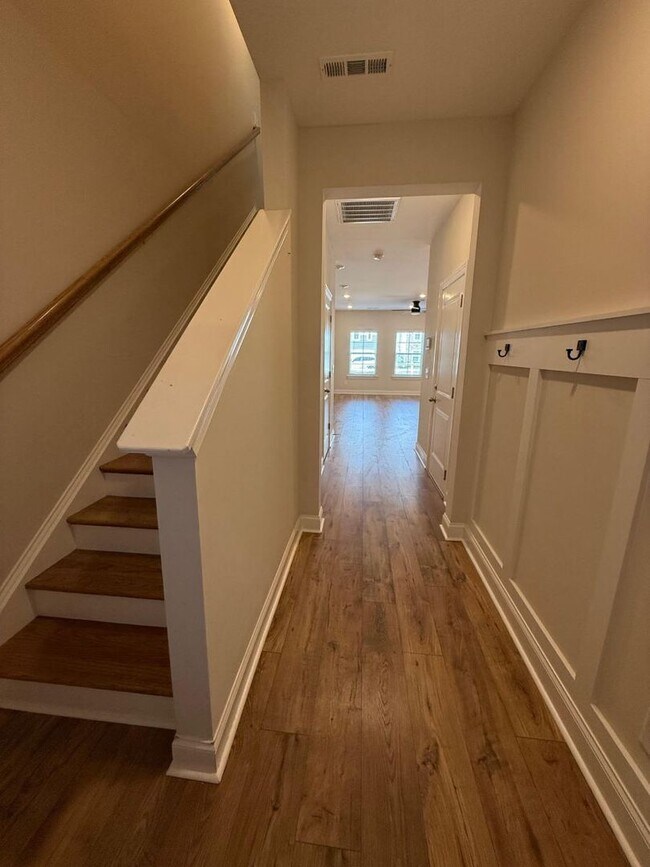 Building Photo - 5750 Dockside Dr