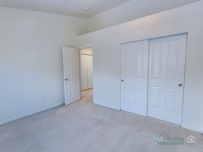 Building Photo - Beautiful 3 Bed/3 Bath Home!