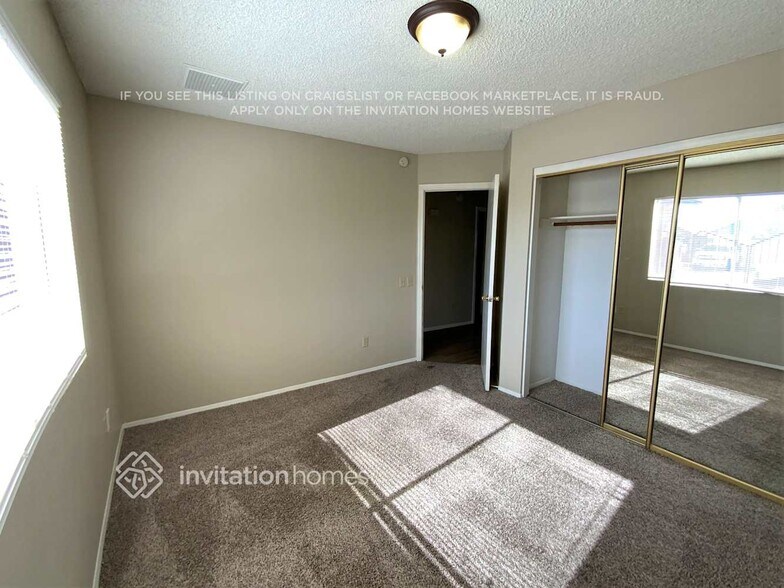 Building Photo - 6946 W Nicolet Ave