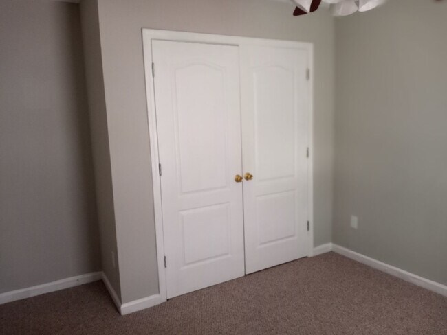 Building Photo - 3/2 with Large Bonus Room  - Split level home with large backyard