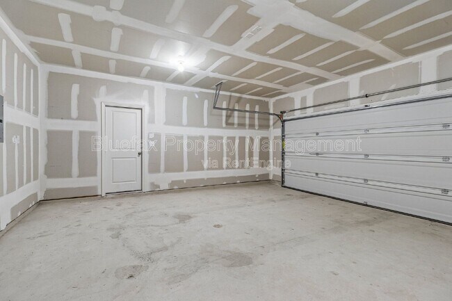 Building Photo - 14374 Palm Ridge