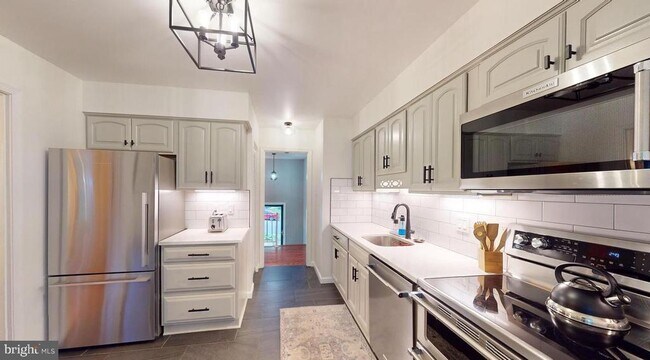 Building Photo - 7305 Whitson Dr