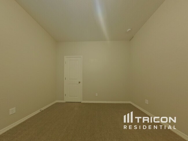 Building Photo - 19651 W Palo Verde Dr