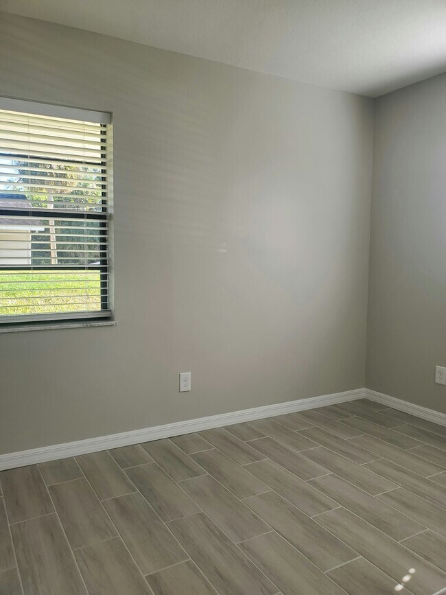 Building Photo - 3300 S 7th St