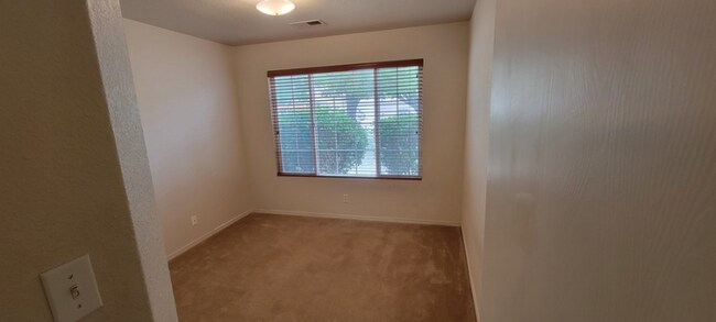 Building Photo - 740 Autumn Meadows Dr