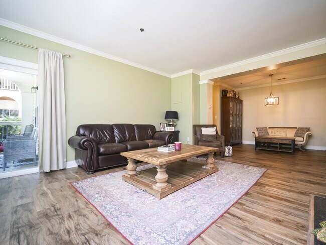 Building Photo - "Charming 3-Bedroom Condo with Cozy Fireplace - 1404 Sq Ft of Comfort in Prime NC Location!"