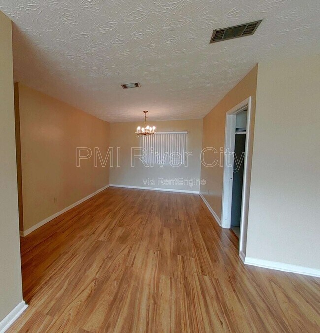 Building Photo - 7819 Lisa Dr E