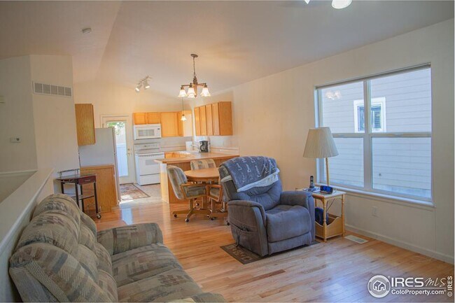 Building Photo - 1371 Saginaw Pointe Dr