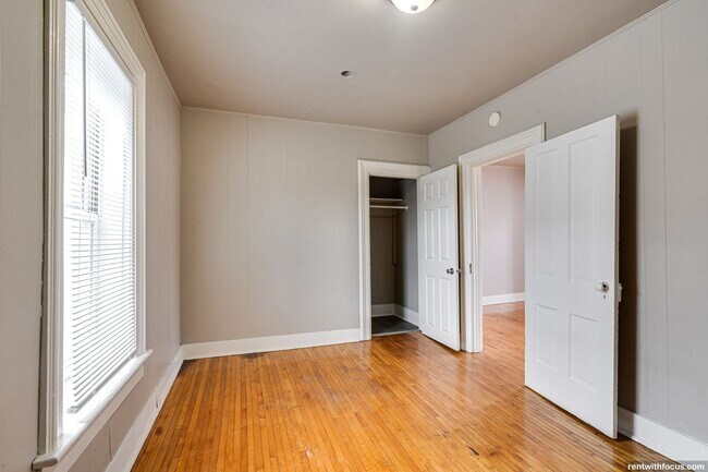 Building Photo - 818/818A Bowen St