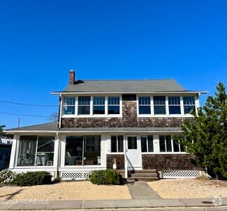 Building Photo - 724 East Ave