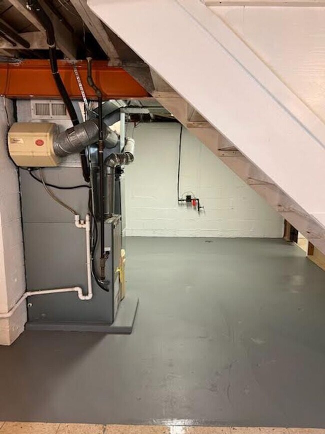 Building Photo - 864 Gary Ave SE