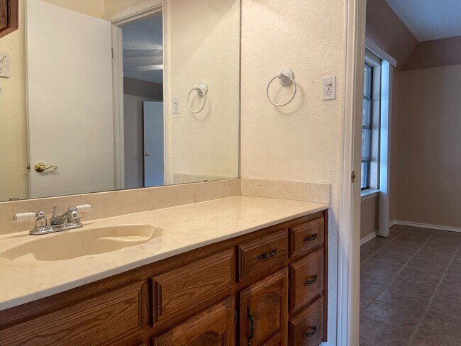 Building Photo - 3/2/2 Grapevine-Colleyville ISD