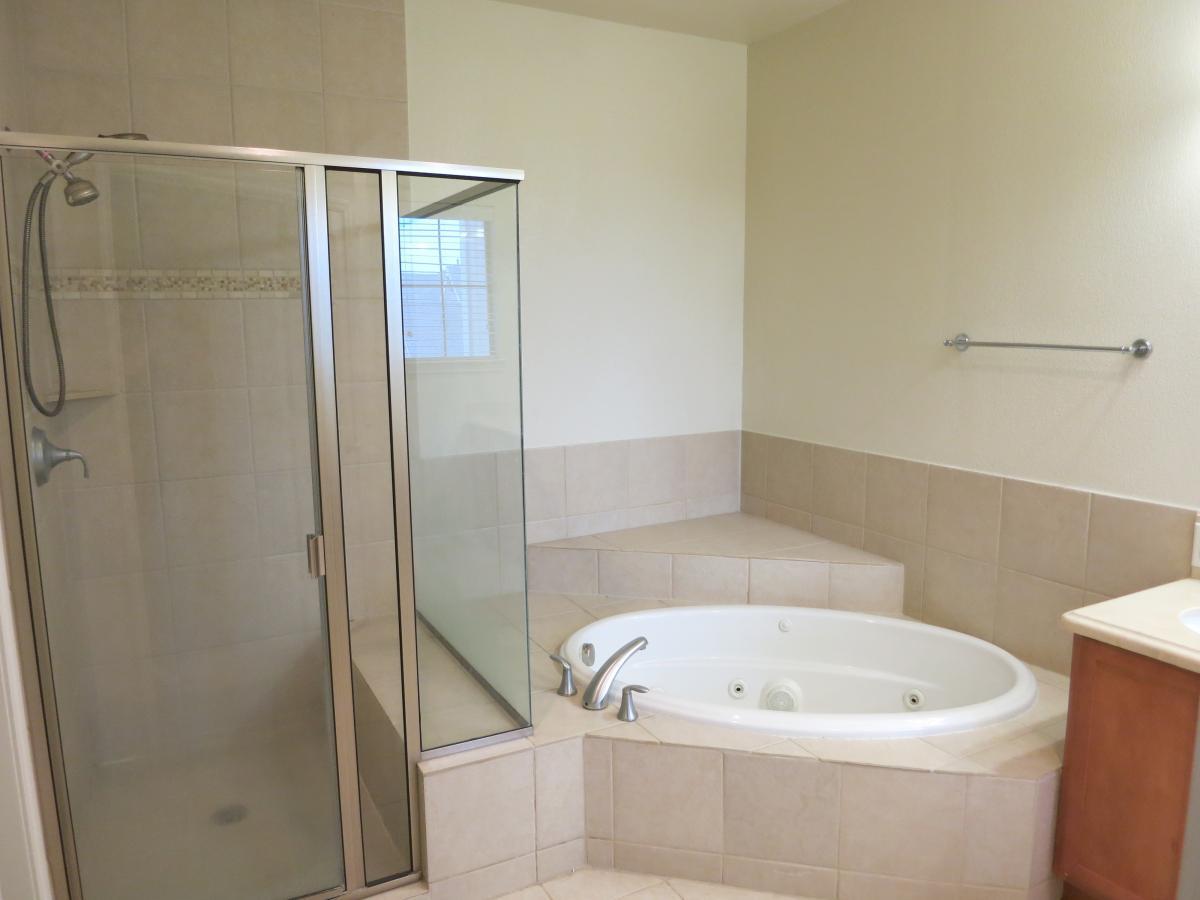 Building Photo - 1206 Emerald Glen