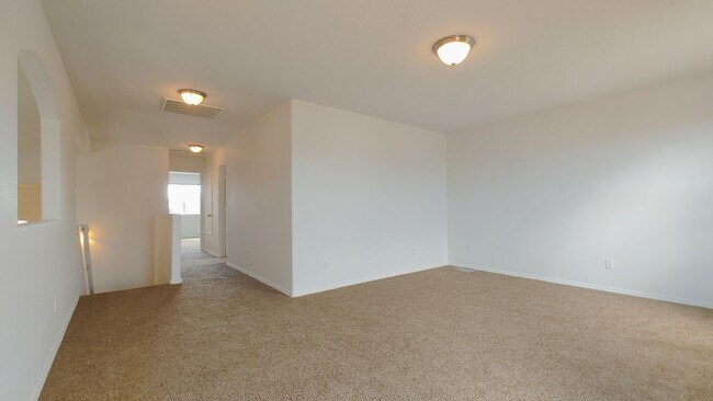 Building Photo - 2105 Margarita Dr SE