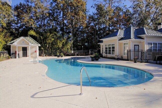Building Photo - Spacious Roommate-Style Villa at Estates at Westbury – Available Now!