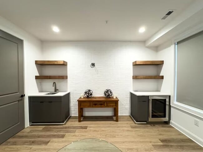 Building Photo - Gorgeous Townhome For Rent in the heart of...
