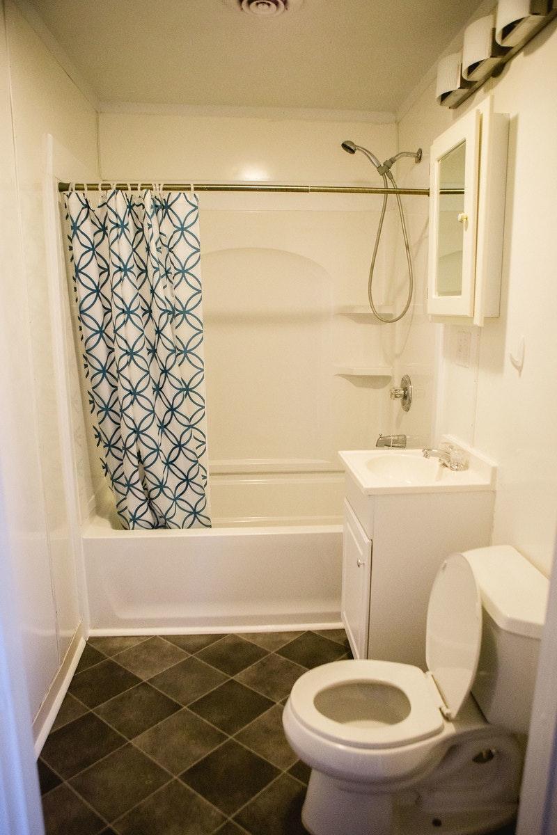 Building Photo - 1402 S Woodlawn Ave