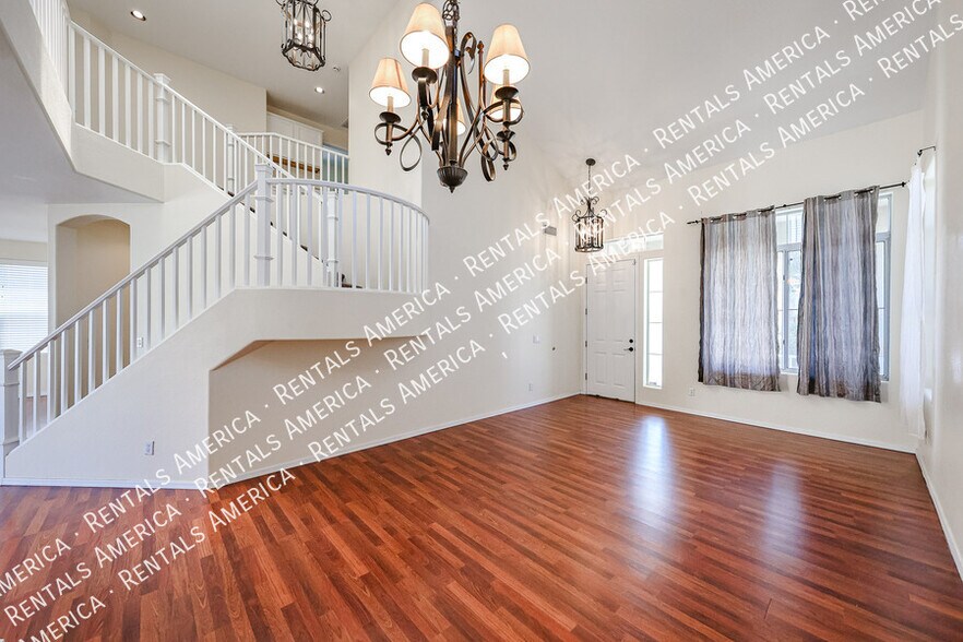 Building Photo - 1372 W Thompson Way