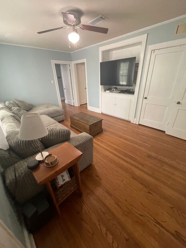 Building Photo - Spacious South Highlands 2 Bedroom Home with flex rooms!