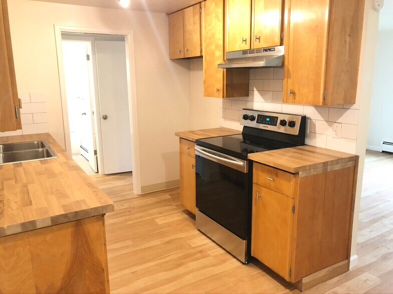 Building Photo - 713 Collyer St