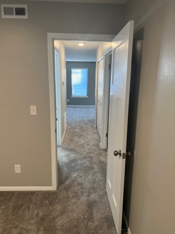 Building Photo - 615 S Mt Carmel St