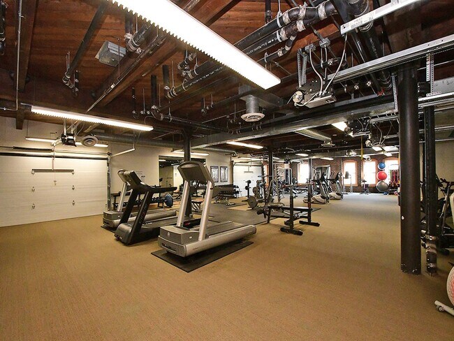 Building Photo - Beebe Runyan