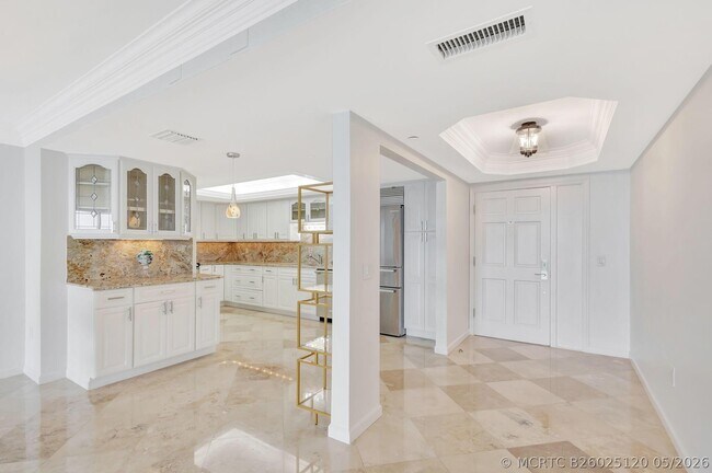 Building Photo - 400 S Beach Rd