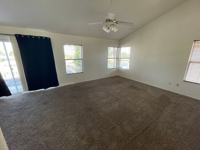 Building Photo - Highly Desirable 4b/3b Orangecrest Home