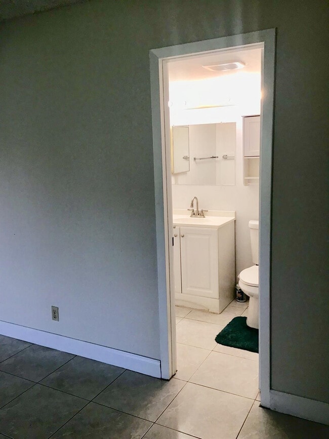 Building Photo - 135 Fanshaw D