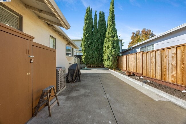 Building Photo - 19695 Bernal St