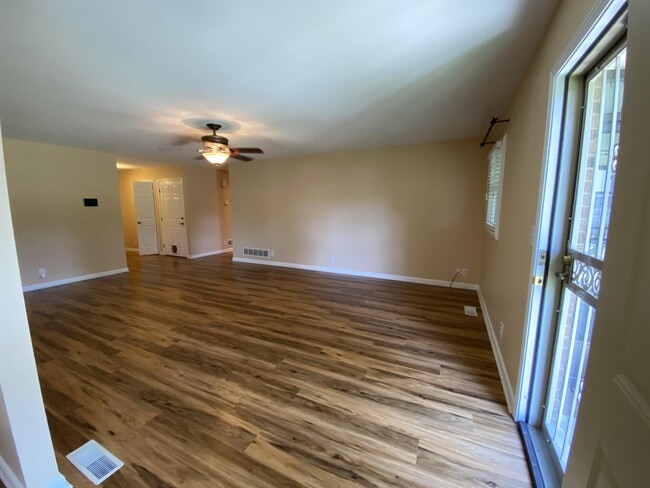 Building Photo - 7424 Crawfordshire Ln