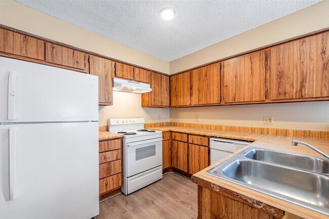 Building Photo - 6315 Cattails Ln