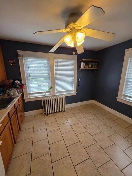 Eat-In-Kitchen Space - 121 4th St