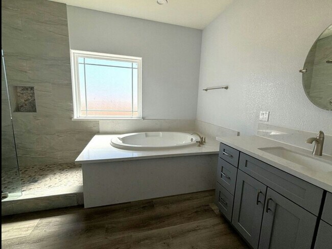 Building Photo - 9875 Magnolia Ave