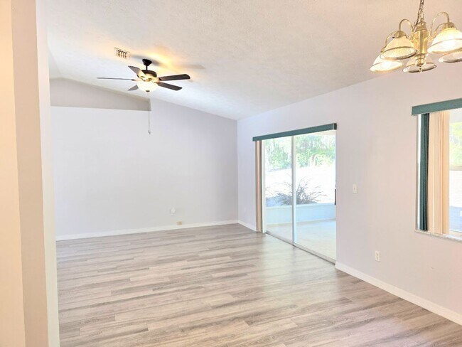 Building Photo - 3 bedroom, 2 bath, 2 car garage on a large lot!