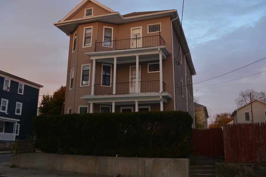 Primary Photo - 49 Lynch St