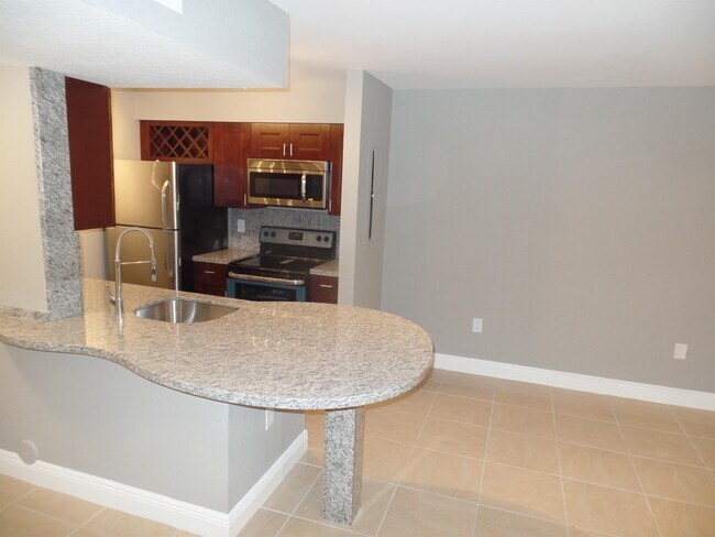 Building Photo - 2890 N Oakland Forest Dr