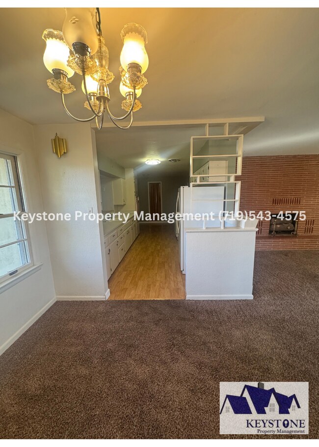 Building Photo - St. Charles Mesa! Spacious 4 Bedroom/1.5 B...