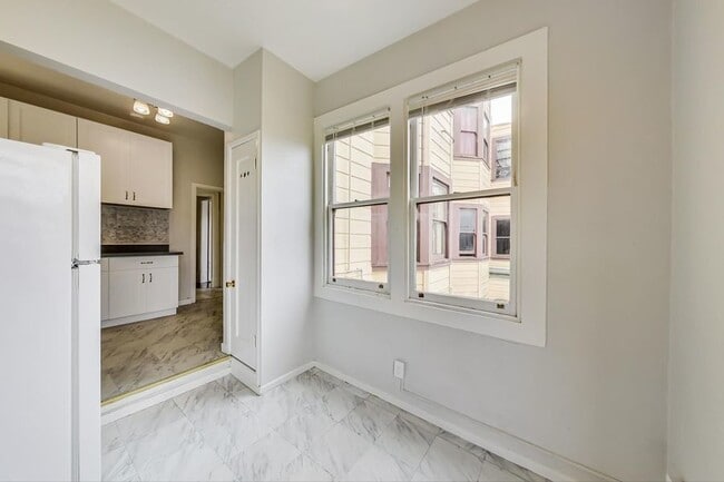 Building Photo - 1338 Haight St